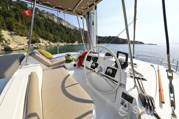 Bali 4.2 - Yacht Charter Sailica