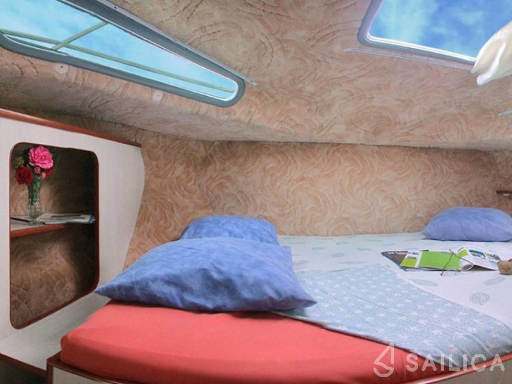 Sedan 1310 - Yacht Charter Sailica