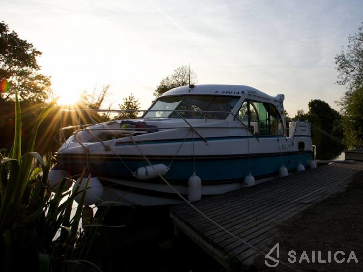 Confort 900 DP - Yacht Charter Sailica