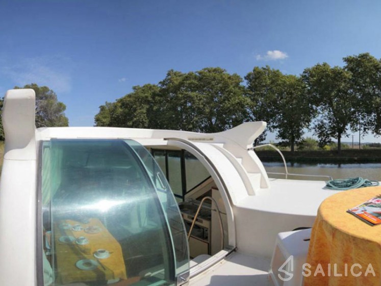 Confort 900 DP - Yacht Charter Sailica