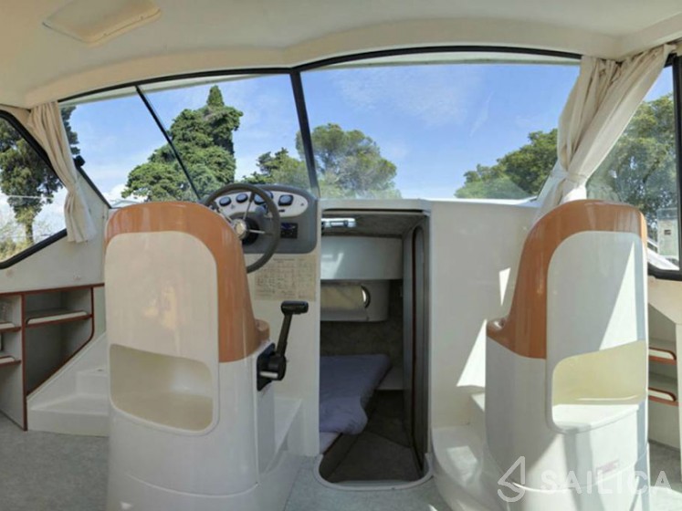 Confort 900 DP - Yacht Charter Sailica