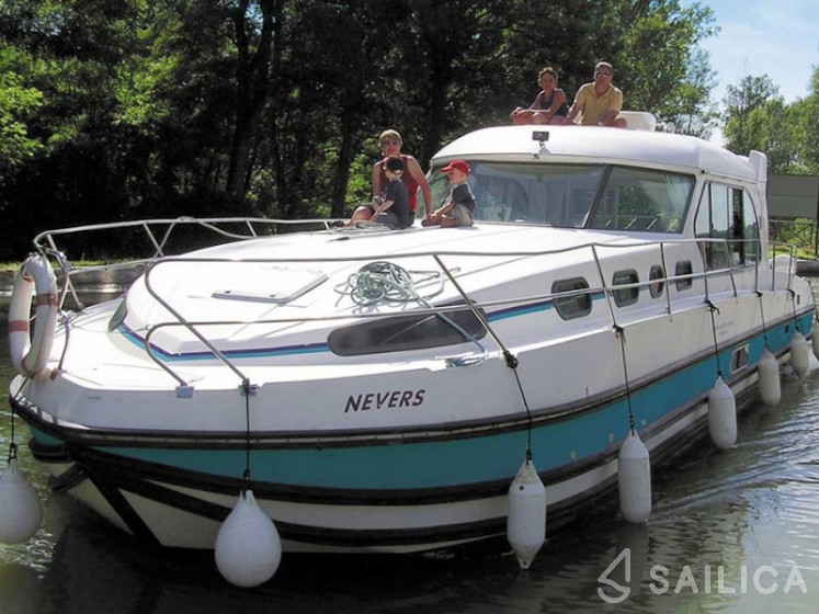 Sedan 1310 - Yacht Charter Sailica