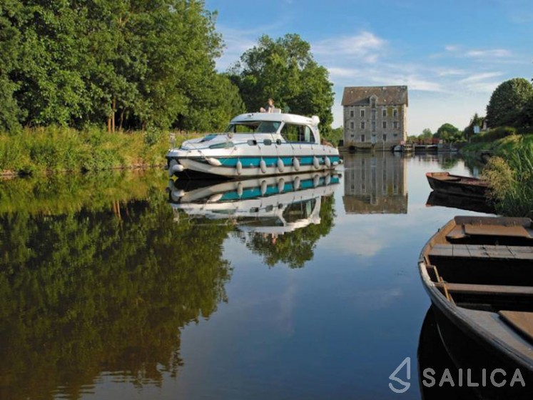 Sedan 1170 - Yacht Charter Sailica