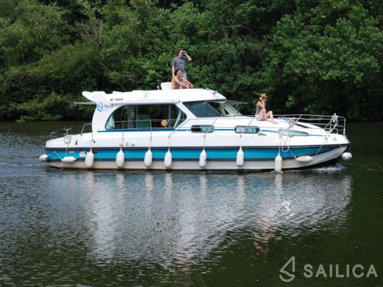 Sedan 1170 - Yacht Charter Sailica