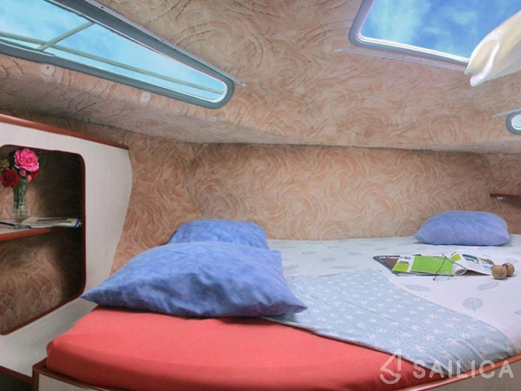 Sedan 1170 - Yacht Charter Sailica