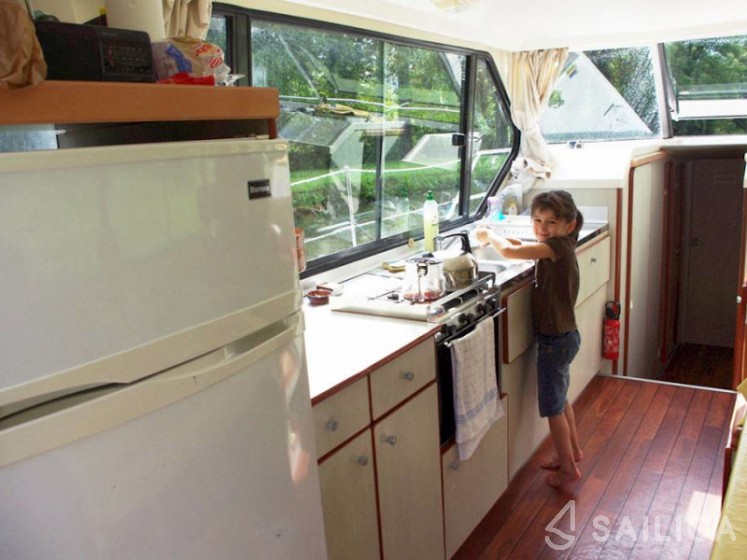Sedan 1170 - Yacht Charter Sailica