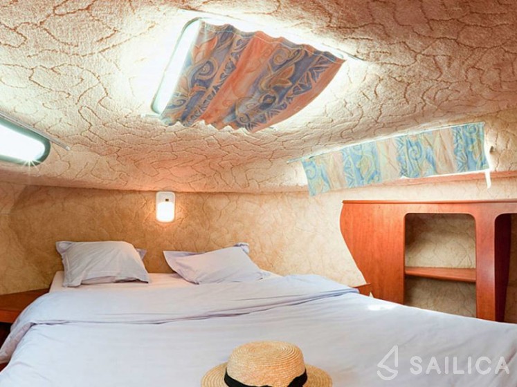 Sedan 1160 - Yacht Charter Sailica