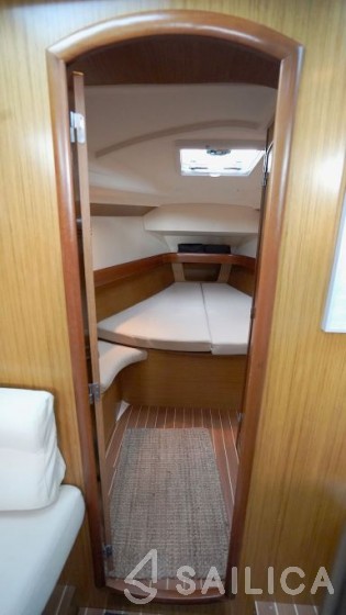 Sun Odyssey 42 DS - 2 cab. - Yacht Charter Sailica