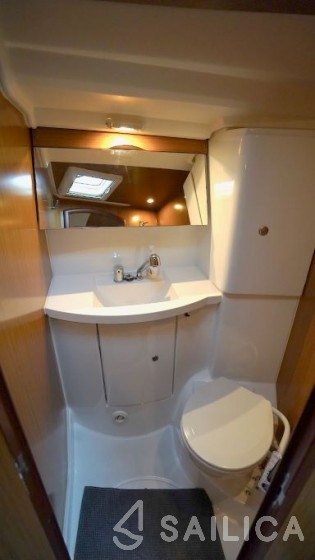 Sun Odyssey 42 DS - 2 cab. - Yacht Charter Sailica