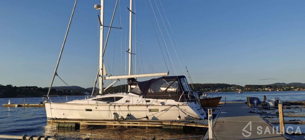 Sun Odyssey 42 DS - 2 cab. - Yacht Charter Sailica