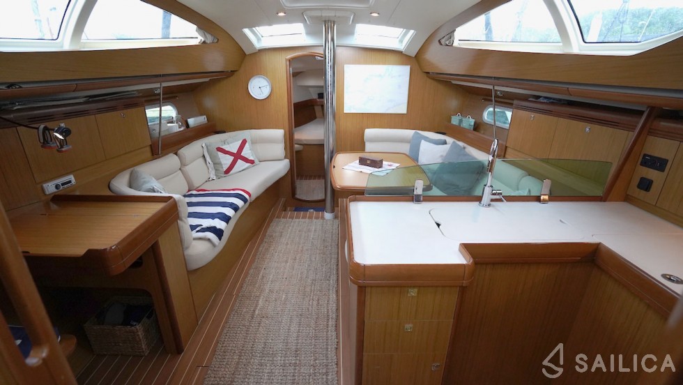 Sun Odyssey 42 DS - 2 cab. - Yacht Charter Sailica