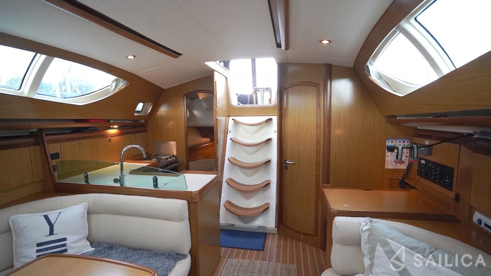 Sun Odyssey 42 DS - 2 cab. - Yacht Charter Sailica