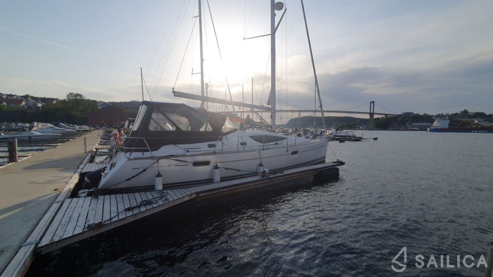 Sun Odyssey 42 DS - 2 cab. - Yacht Charter Sailica
