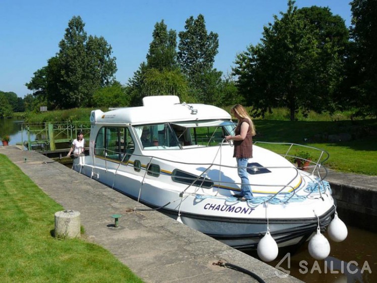 Sedan 1000 - Yacht Charter Sailica