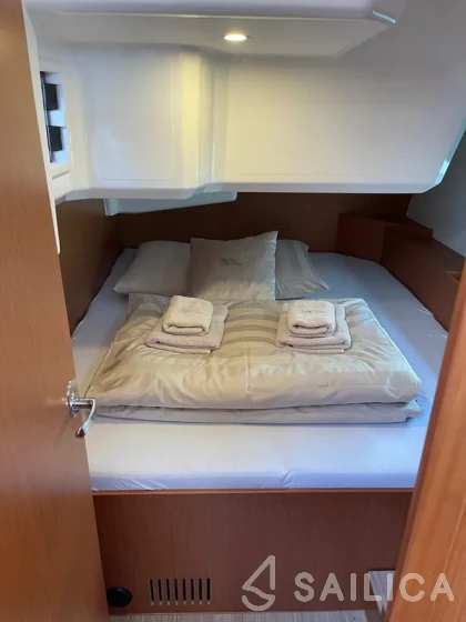 Bavaria C42 - Yacht Charter Sailica