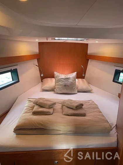 Bavaria C42 - Yacht Charter Sailica