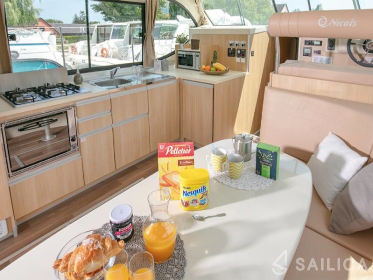 Quattro Fly C - Yacht Charter Sailica