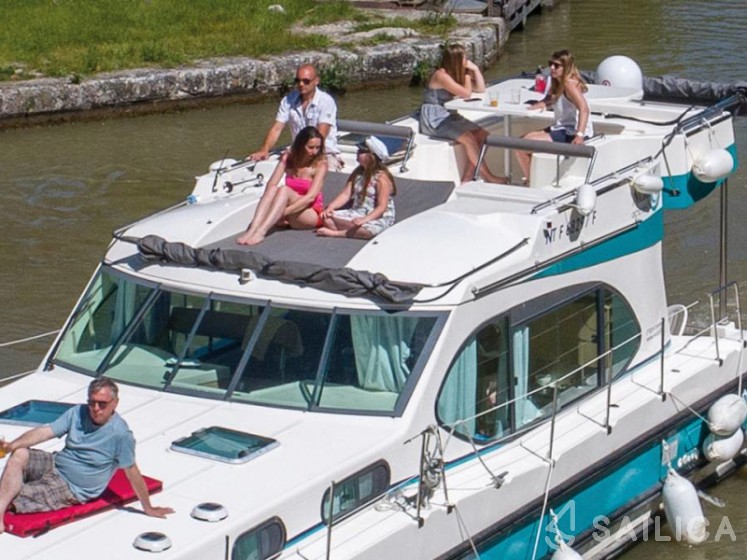Quattro Fly C - Yacht Charter Sailica