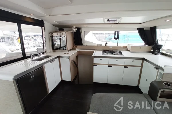 Elba 45 - Yacht Charter Sailica