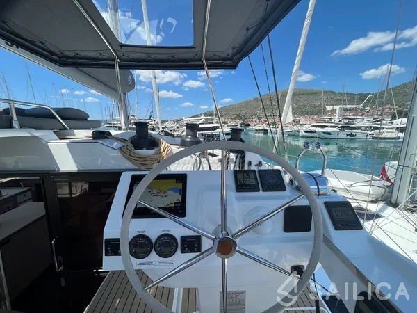 Aura 51 - Yacht Charter Sailica