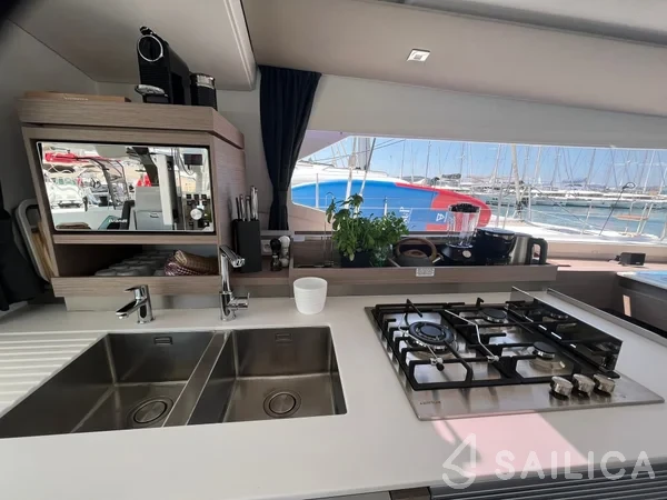 Aura 51 - Yacht Charter Sailica