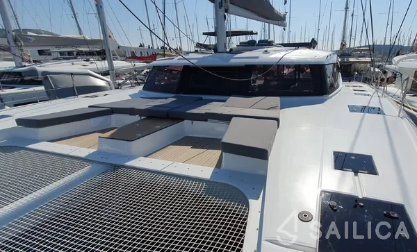 Aura 51 - Yacht Charter Sailica