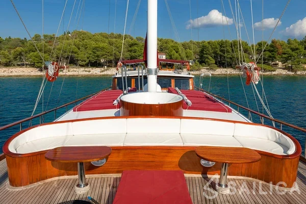 Gulet - Yacht Charter Sailica