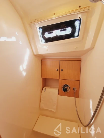 Bavaria 46 Cruiser - Yacht Charter Sailica
