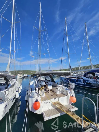 Bavaria C38 - Yacht Charter Sailica