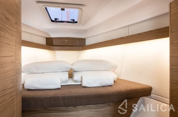 Elan 40 Impression - Yacht Charter Sailica