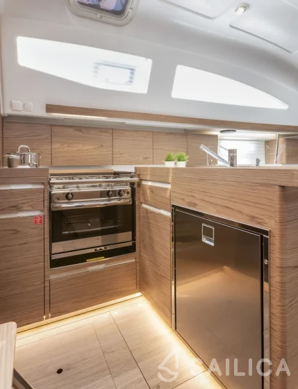 Elan 40 Impression - Yacht Charter Sailica