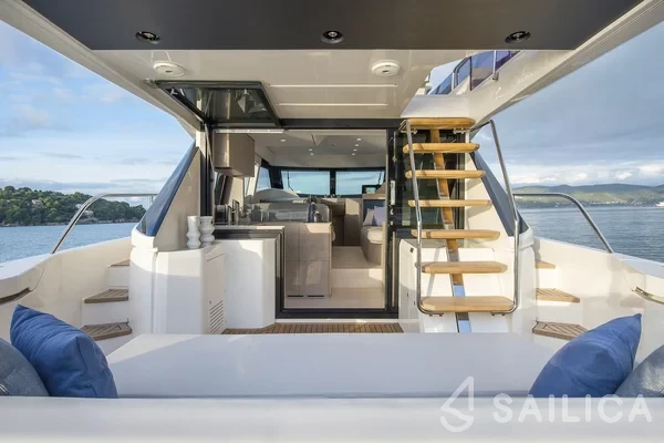 Ferretti 500 - Yacht Charter Sailica