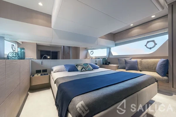 Ferretti 500 - Yacht Charter Sailica