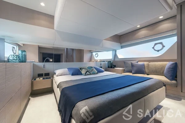 Ferretti 500 - Yacht Charter Sailica