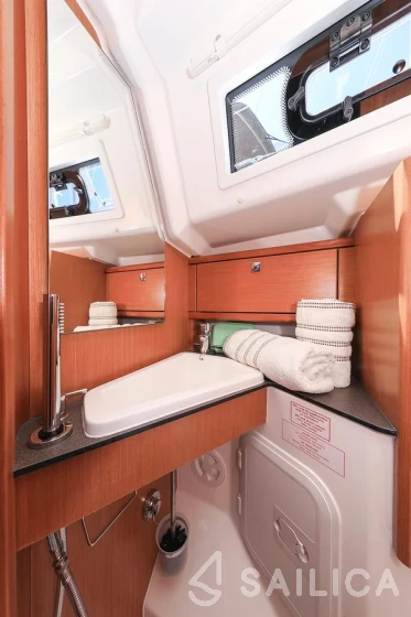 Bavaria 34 Cruiser - Yacht Charter Sailica