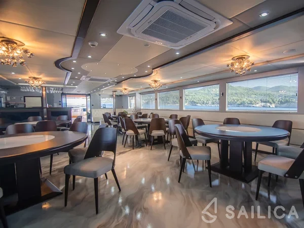 Luxury Motor Yacht - Yacht Charter Sailica