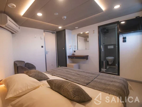 Luxury Motor Yacht - Yacht Charter Sailica