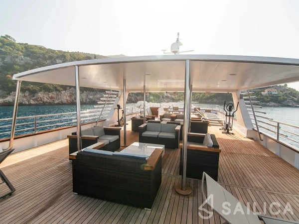 Luxury Motor Yacht - Yacht Charter Sailica