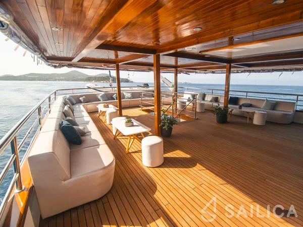 Luxury Motor Yacht - Yacht Charter Sailica