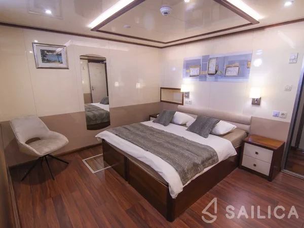 Luxury Motor Yacht - Yacht Charter Sailica