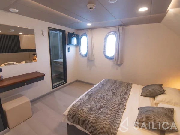 Luxury Motor Yacht - Yacht Charter Sailica