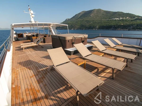 Luxury Motor Yacht - Yacht Charter Sailica