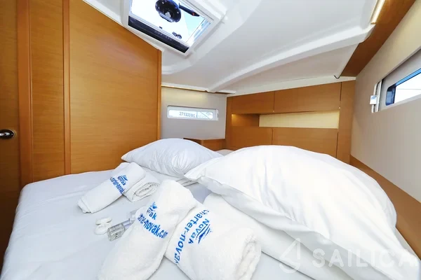 Sun Odyssey 410 - Yacht Charter Sailica