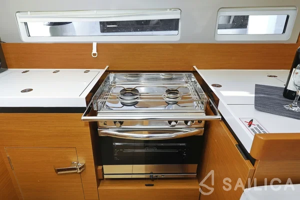 Sun Odyssey 410 - Yacht Charter Sailica