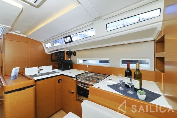 Sun Odyssey 410 - Yacht Charter Sailica