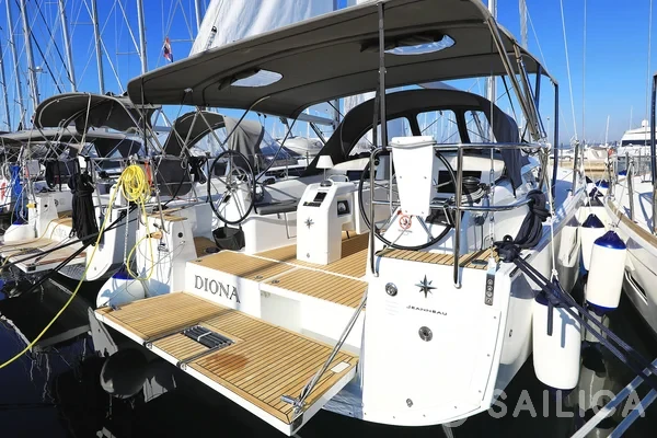 Sun Odyssey 410 - Yacht Charter Sailica