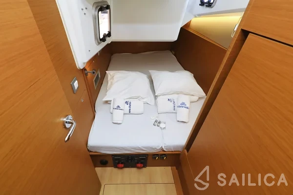 Sun Odyssey 410 - Yacht Charter Sailica