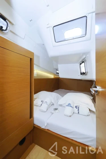 Sun Odyssey 410 - Yacht Charter Sailica