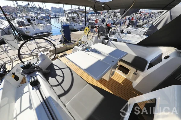 Sun Odyssey 410 - Yacht Charter Sailica