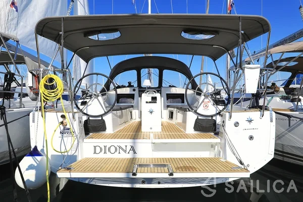Sun Odyssey 410 - Yacht Charter Sailica